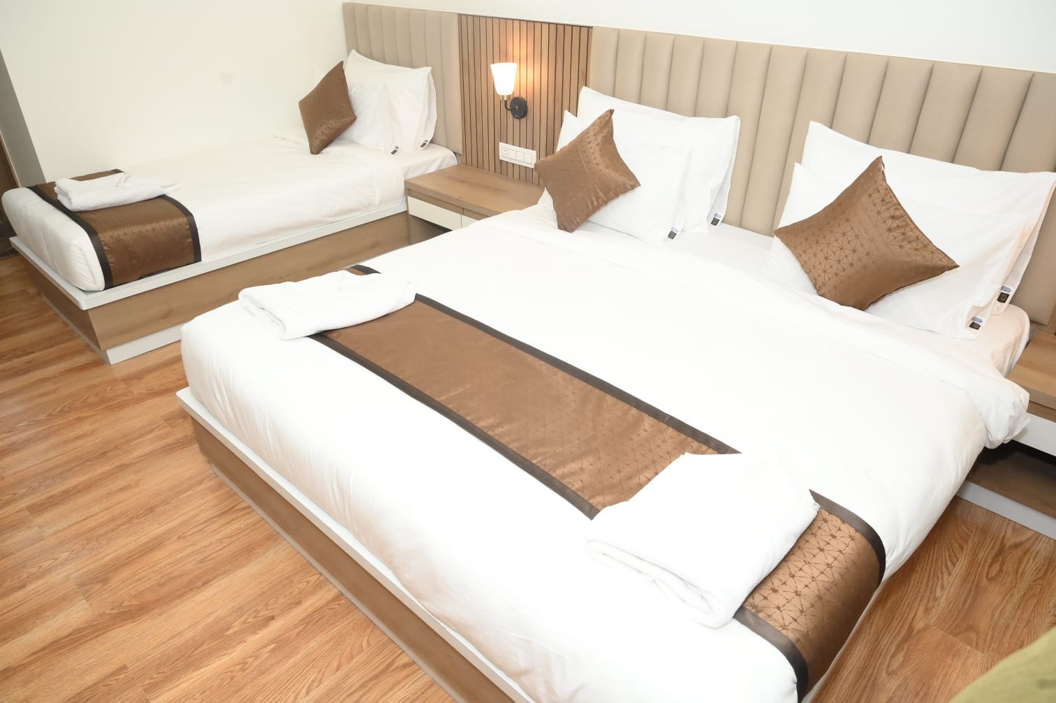 DELUXE ROOM